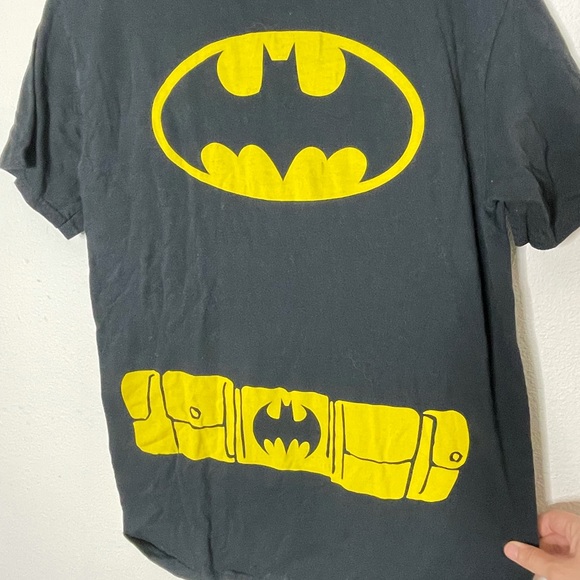 EUC Batman T-shirt With Yellow Cape- Medium - Picture 4 of 7